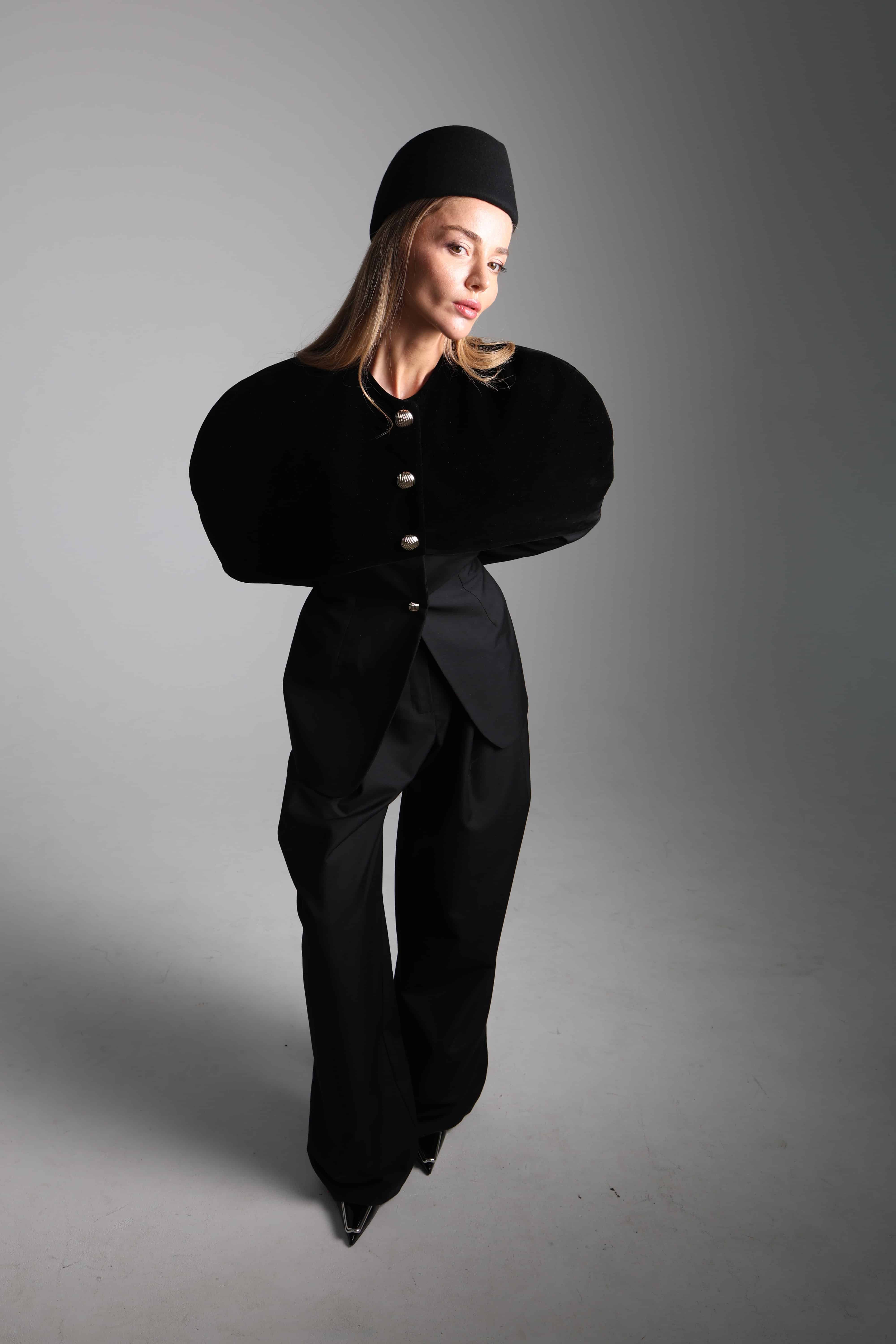 BLACK TAILORED SET WITH VELVET CAPE
